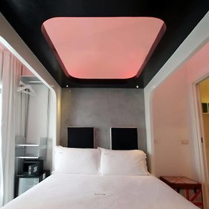 Zimmer mit Kingsize-Bett